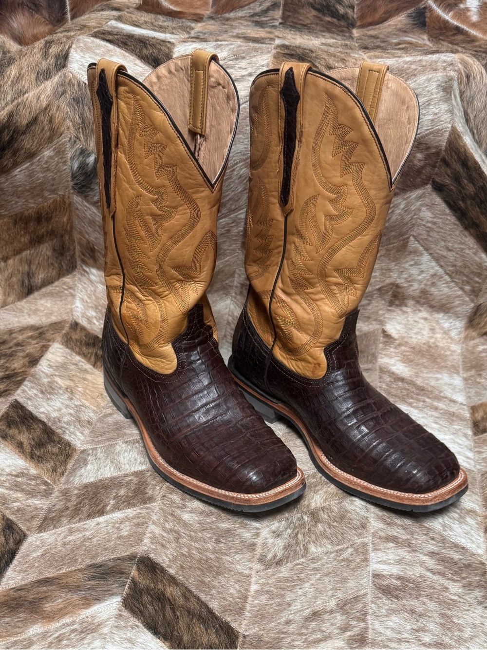 Lucchese Rowdy Caiman Barn Boot - Chocolate & Tan
